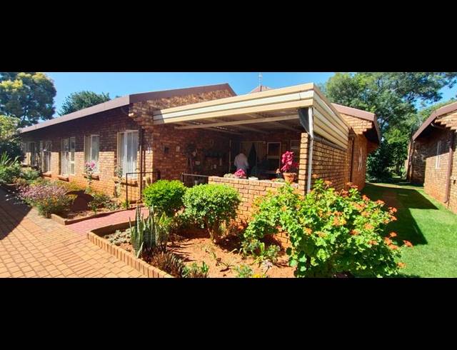 3 BEDROOM TOWNHOUSE FOR SALE IN CLARINA